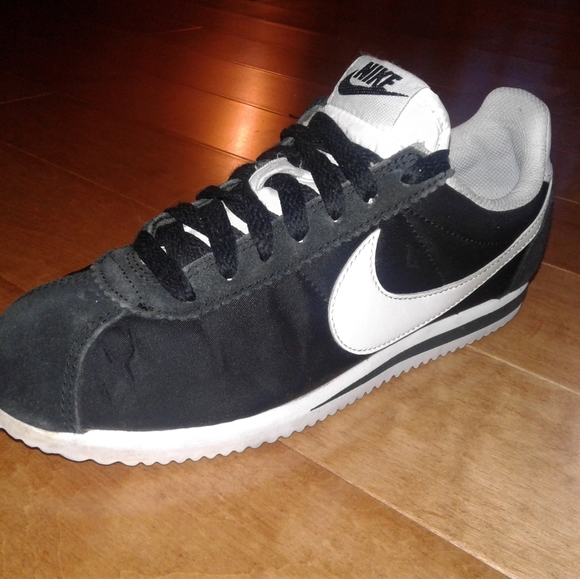Nike Women's Sneakers Cortez Nylon Running Shoes 7 - Picture 2 of 4